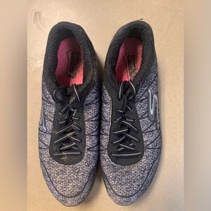 Skechers Goga Mat quick fit easy on black sneakers size 7.5 ladies